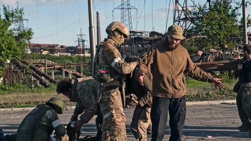 Сдача в плен боевиков с "Азовстали"