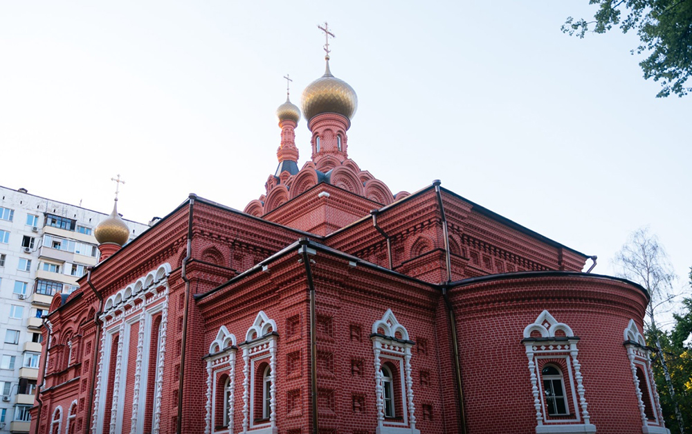 Храмы приюты. Церковь Троицы Живоначальной Москва. Храм Живоначальной Троицы Алексеевская. Храм Живоначальной Троицы Бахрушиных. Храм Живоначальной Троицы в Алексеевском районе.