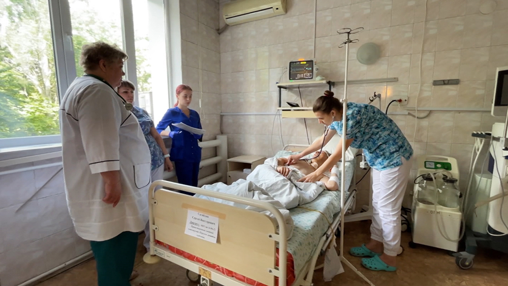 Врачи больницы в Донецке