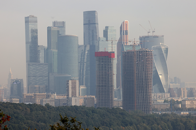 Дом воздуха москва. Москва. Москва с воздуха. Загрязненный воздух Москва. Гарь в Москве 2010.