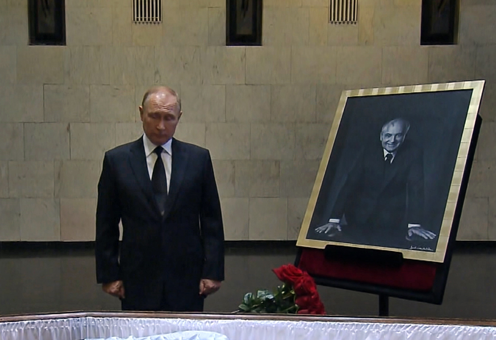 Путин простился с Горбачевым в здании ЦКБ :: Новости :: ТВ Центр