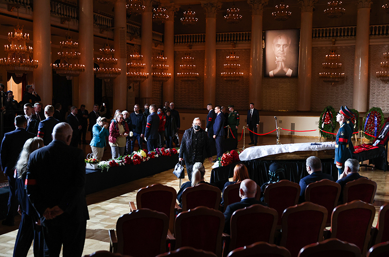 Церемония проходит в Колонном зале Дома Союзов. 