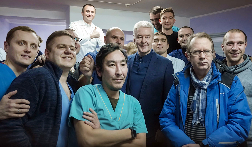 Сергей Собянин встретился с московскими врачами в Луганске