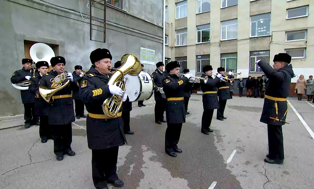 В Симферополе открыли памятную доску Герою России Владиславу Дорохину ...