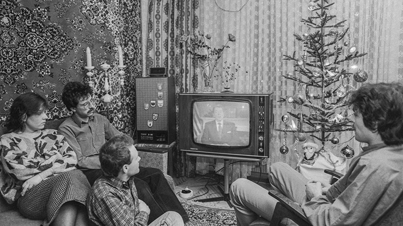 Телевизор 90 годов фото Назад в СССР. Анонс. "Советский Новый год" :: ТВ Центр - Официальный сайт телеко