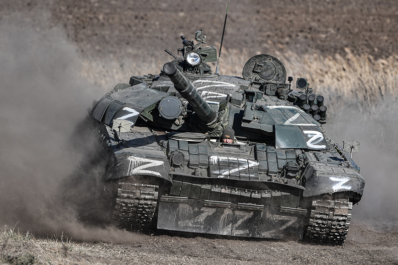 На танки с голыми руками: как украинцы противостоят оккупантам РФ (ВИДЕО)
