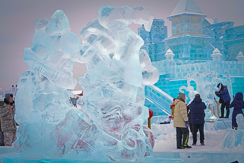 Ледовое г. Ледяной городок в Харбине 2023. Харбинский фестиваль ледяных скульптур 2022. Парк ледяных скульптур в Харбине. Китай Харбин ледяной город 2023.
