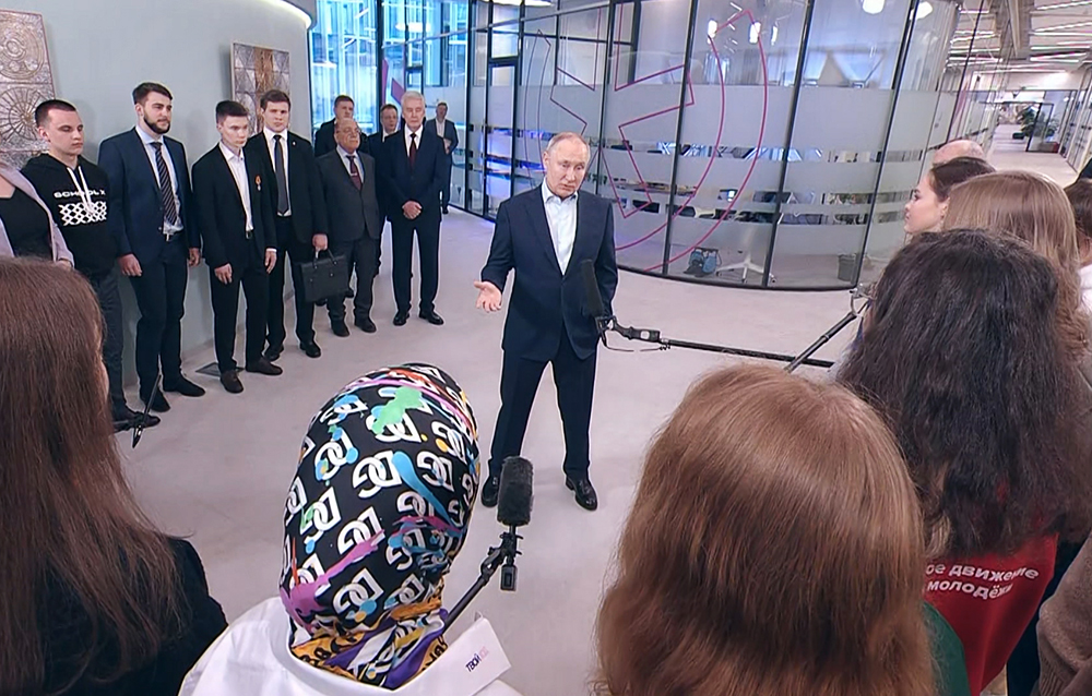Владимир Путин общается со студентами