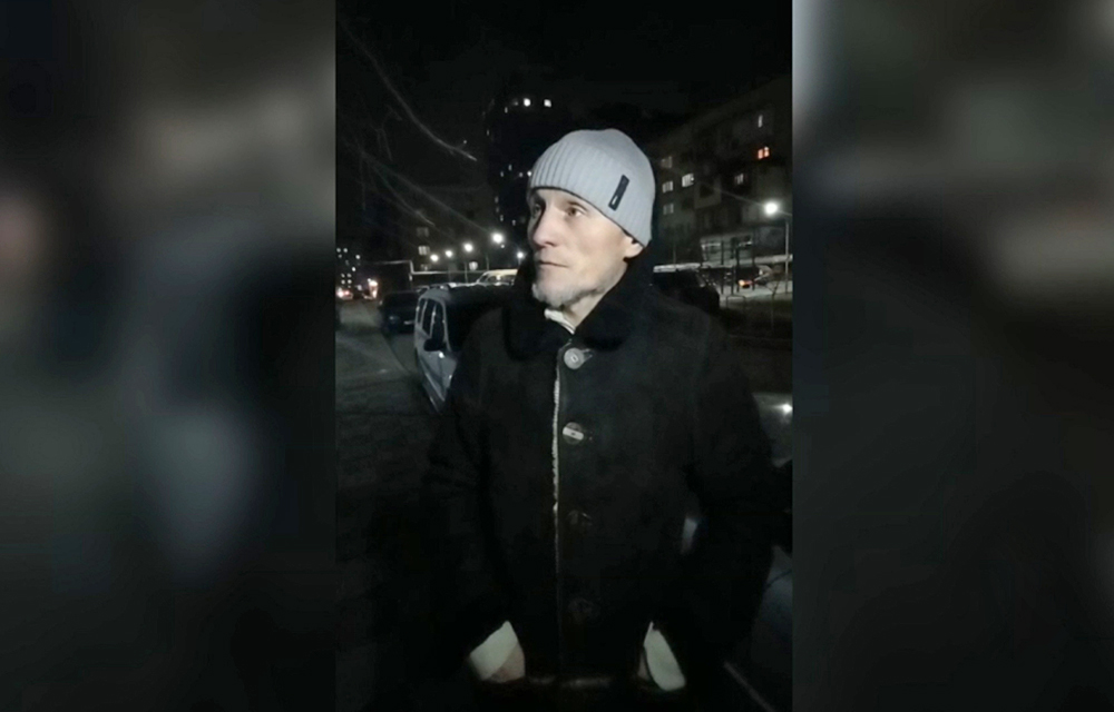 Мужчина спасший ребенка и женщину из горящей квартиры