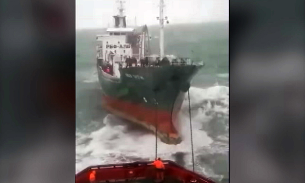 Спасательная операция в  Охотском море