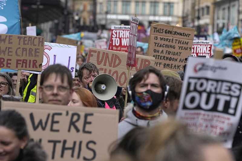 Забастовка с требованием повышения заработной платы в Лондоне