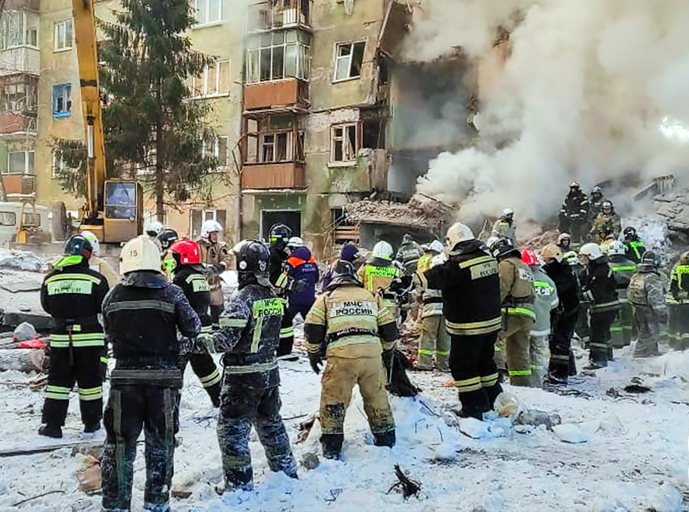 Последствия взрыва газа в жилом доме Новосибирска