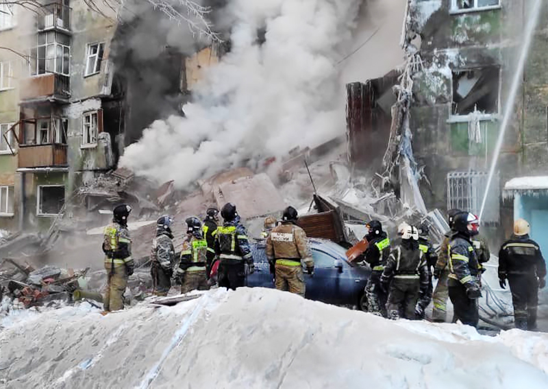 Последствия взрыва газа в жилом доме Новосибирска