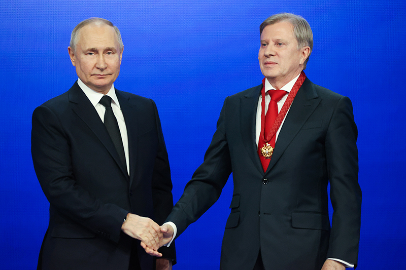 Владимир Путин и Виталий Савельев