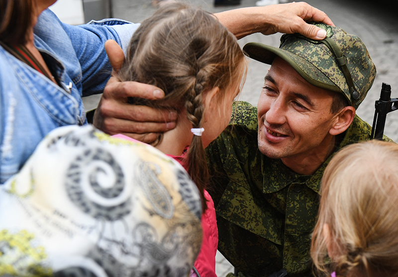 Военнослужащий ВС России с семьей