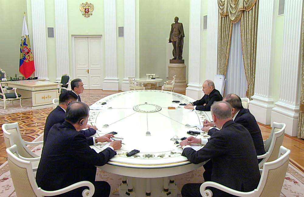 Владимир Путин и Ван И