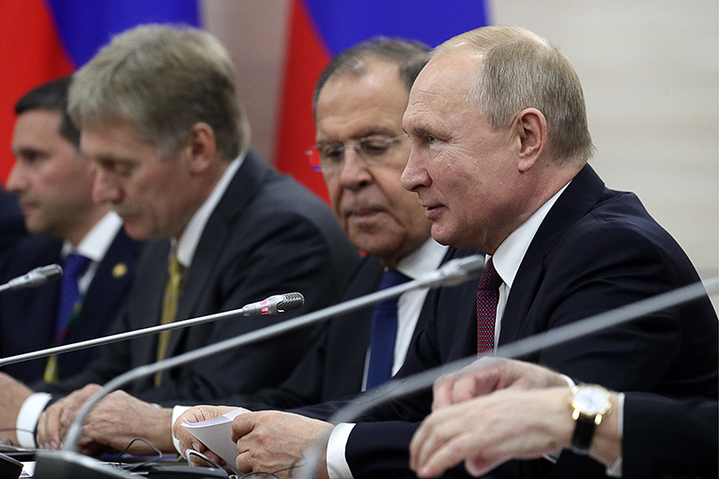 Владимир Путин во время переговоров 