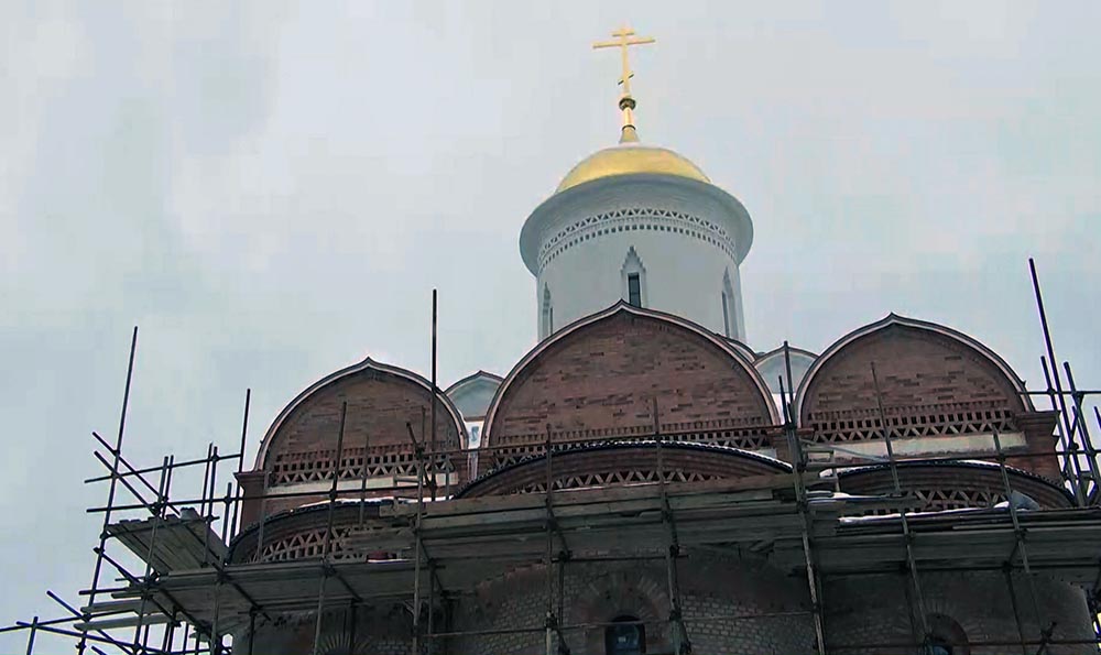 стройка храма. строящийся храм в чертаново северное. храм метро планерная. возведение храма христа спасителя в москве. храм христа спасителя стройка.