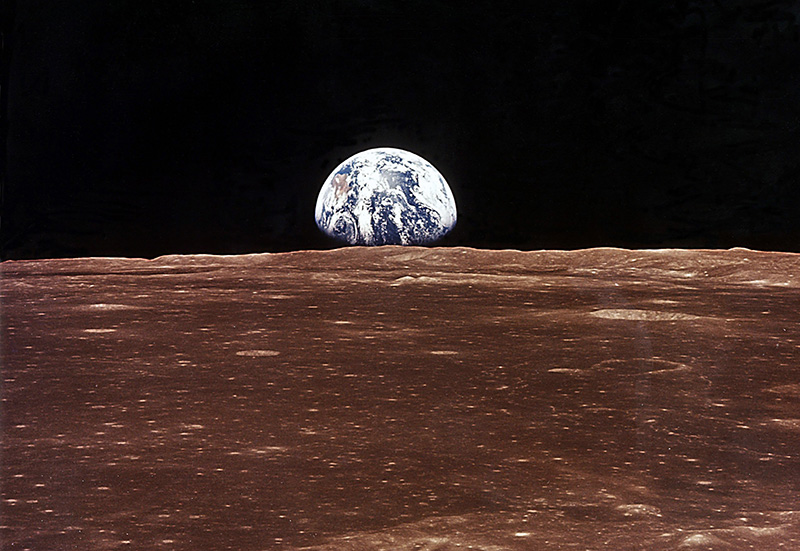 Вид на Землю с поверхности Луны