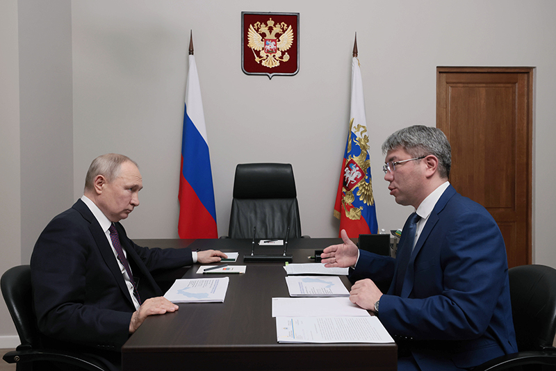 Владимир Путин и Алексей Цыденов