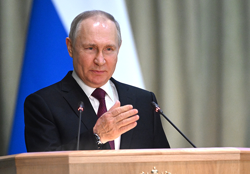 Владимир Путин выступает на расширенном заседании Генеральной прокуратуры 