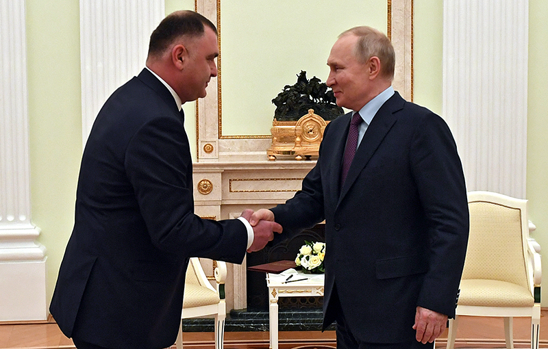 Владимир Путин и президент Республики Южная Осетия Алан Гаглоев