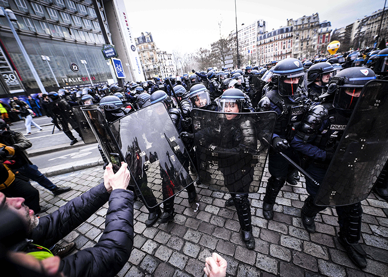 Уличные протесты в Париже