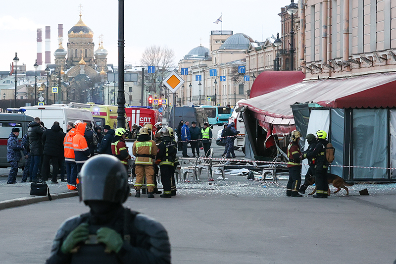 Последствия взрыва в кафе в Санкт-Петербурге