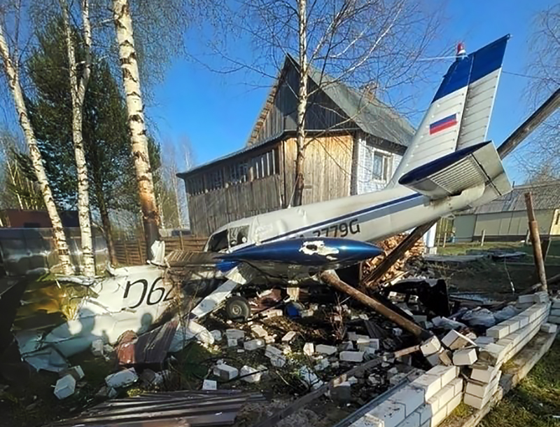 Катастрофа fokker 100 под алма-атой. Крушение легкомоторного самолета. Падение пассажирского самолета. Новости самолетом который упал. Падение лёгкомоторного самолёта.