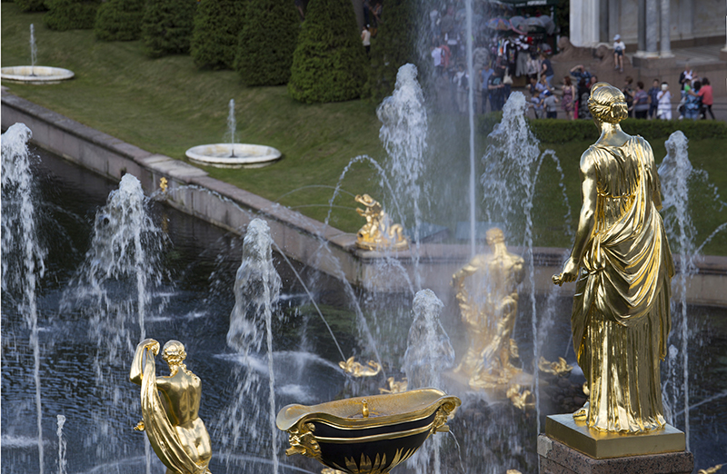 Grand Cascade of Peterhof. Живые золотые статуи СПБ. Фонтан символ.