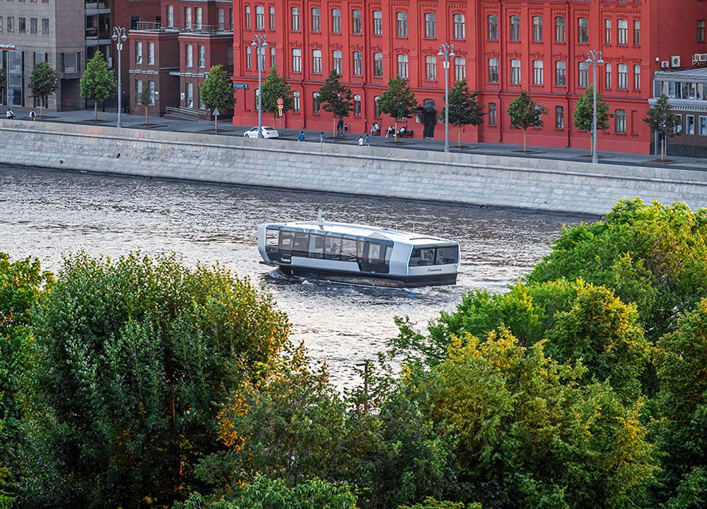Электротрамвайчик на Москве-реке