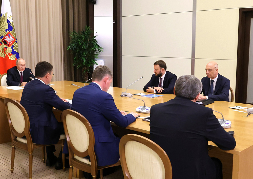 Владимир Путин проводит заседание по вопросам ТЭК