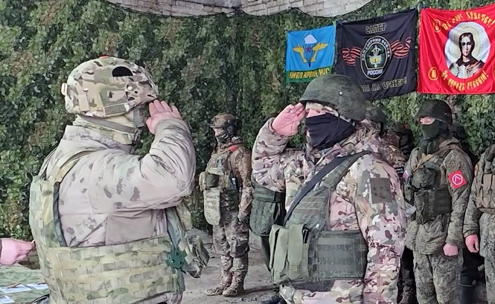 Подвиг наградили. Подвиг наградили