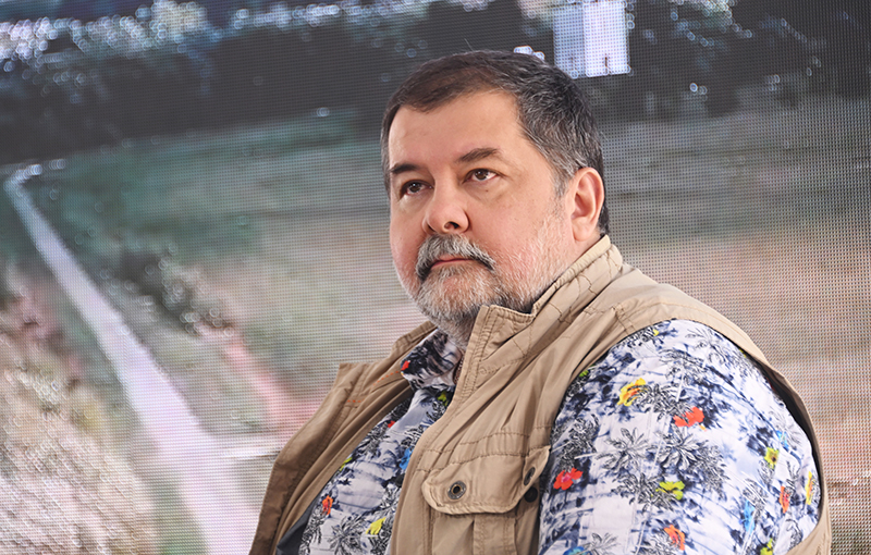 Писатель-фантаст Лукьяненко поддержал решение президента о выдвижении ...