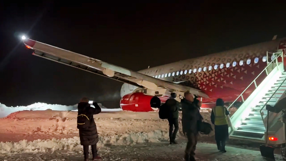 Самолет врезался в сугроб в Саранске