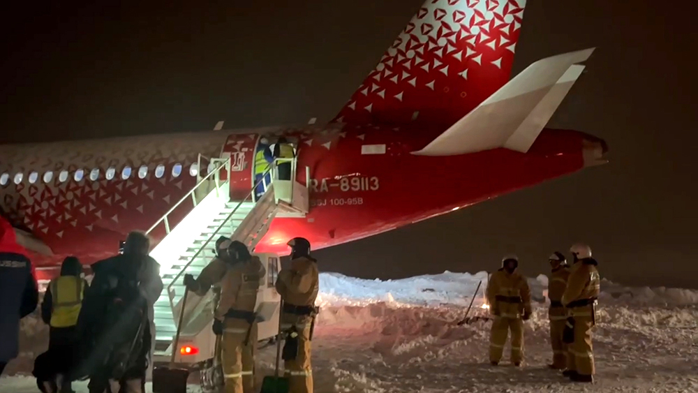 Самолет врезался в сугроб в Саранске