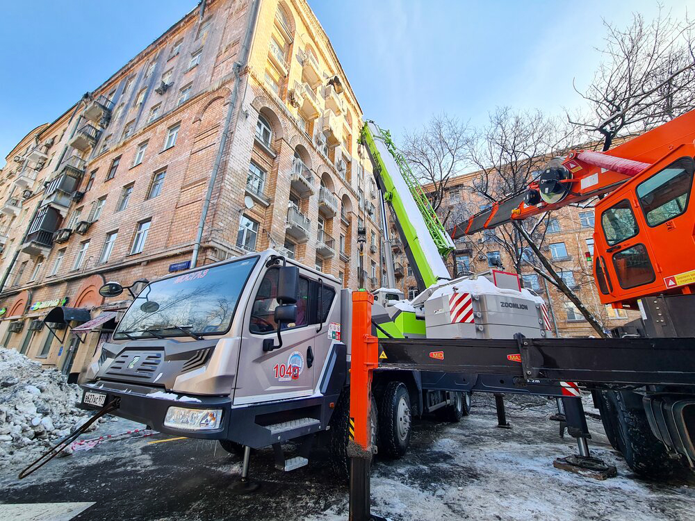 Обстановка возле дома на улице Черняховского после ликвидации пожара