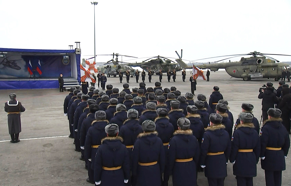 Владимир Путин на церемонии вручения госнаград военным частям ВКС 