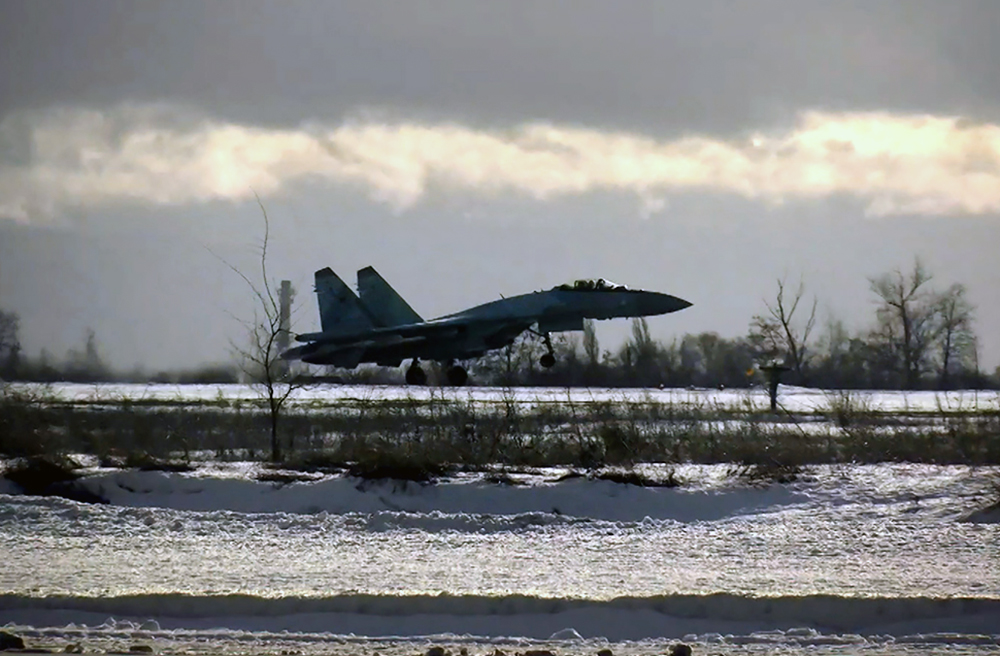 Истребитель СУ-27 ВКС России