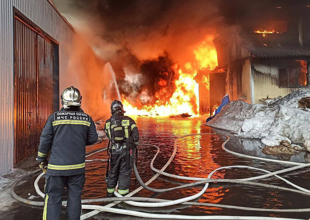 В Раменском горит склад стройматериалов :: Новости :: ТВ Центр