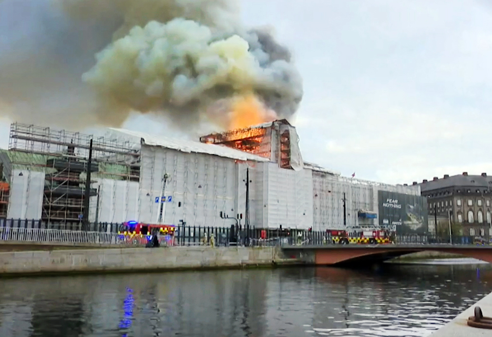 Пожар в здании биржи в Копенгагене