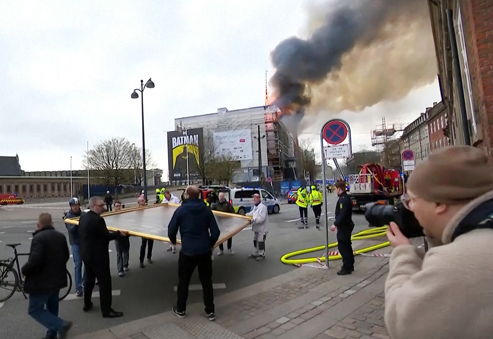 Пожар в здании биржи в Копенгагене