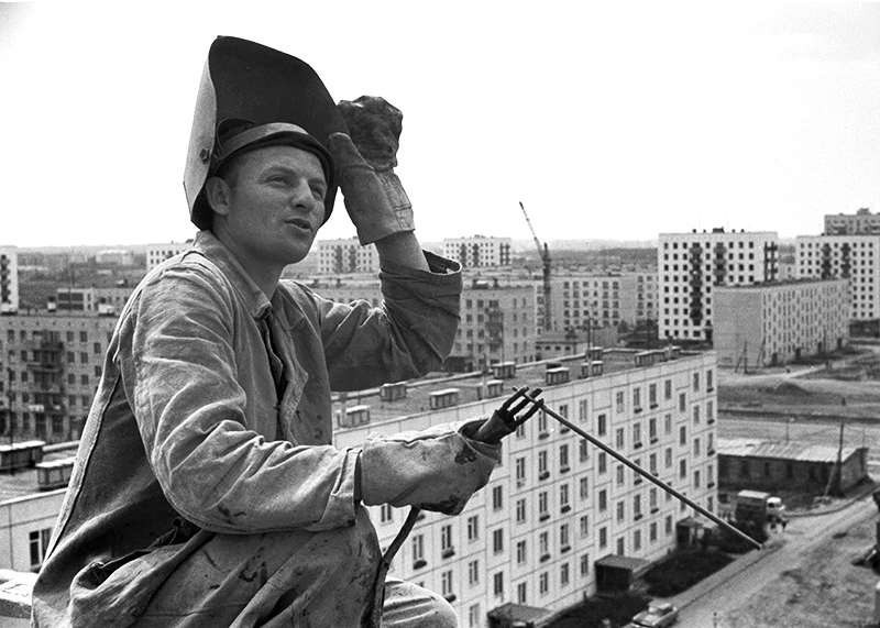 Строительство в Москве (Архивное фото)