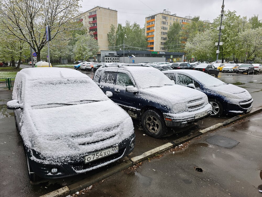 Снег в мае