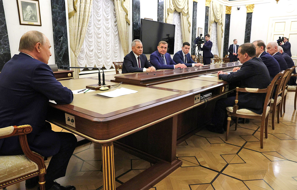 Владимир Путин проводит совещание по вопросам развития ОПК