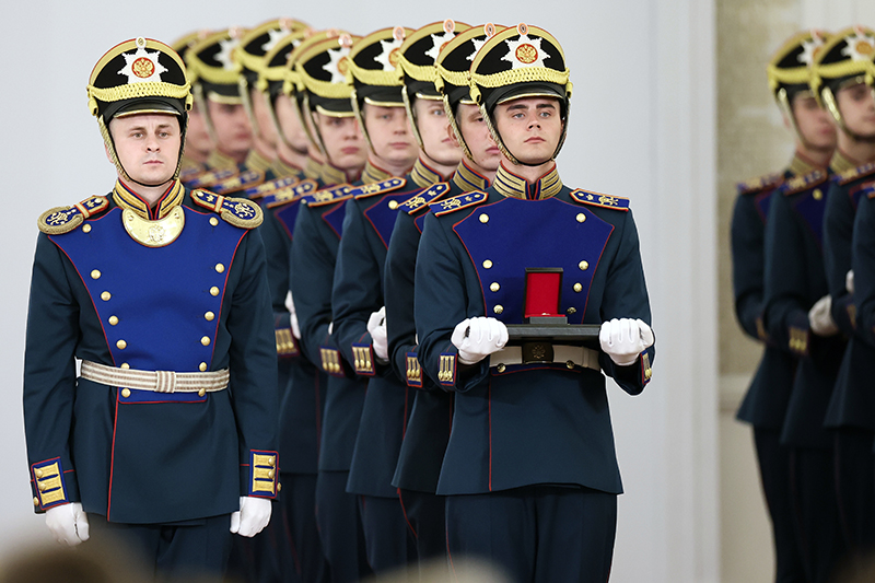 Почетный караул перед началом церемонии вручения Государственных премий Российской Федерации 
