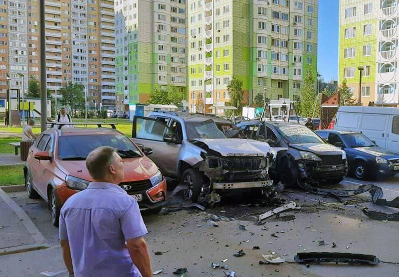 Последствия взрыва автомобиля на севере Москвы