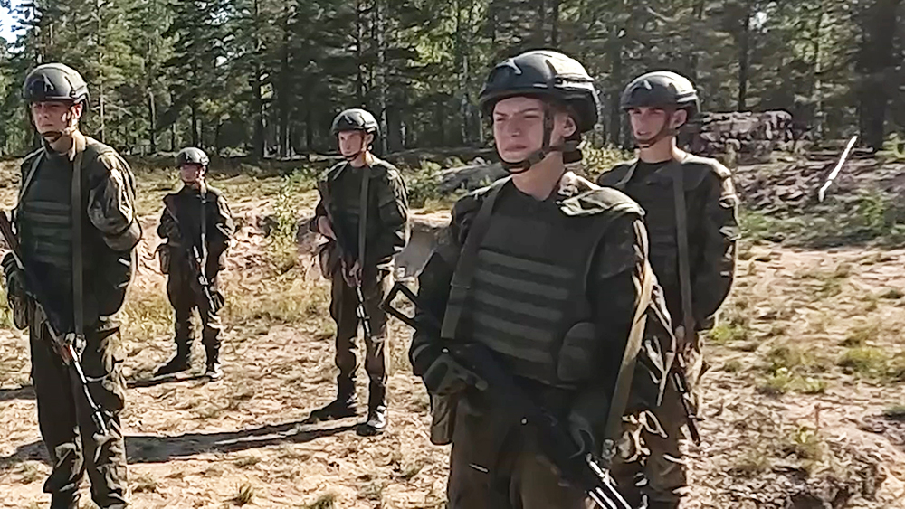 Подготовка добровольцев на полигонах Ленинградской области 