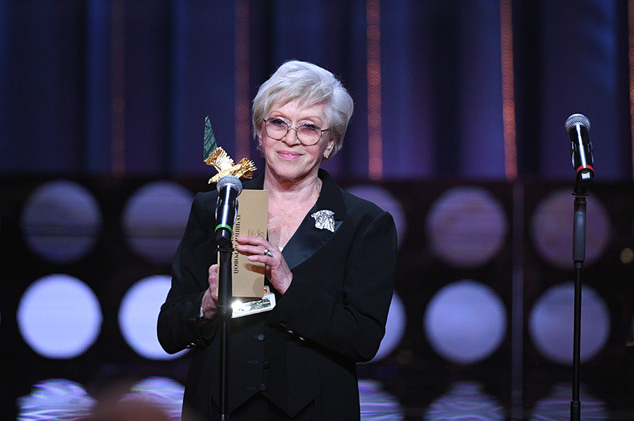 Жігіт қынаптан сперматозоидты жалайды