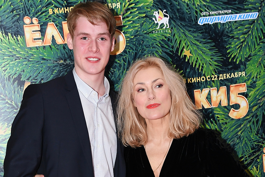 Порно: Көп қыздар, бір сиқыр